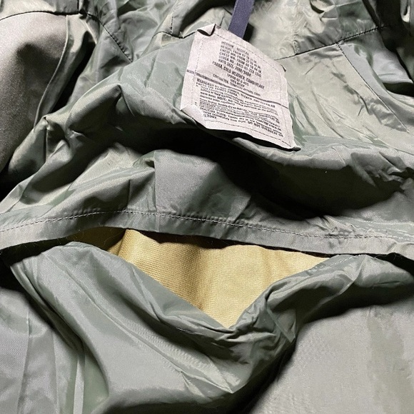 U.S. Army ECWCS Gen I Woodland Camo Gore-Tex Cold Weather Parka MEDIUM REGULAR - Picture 5 of 13